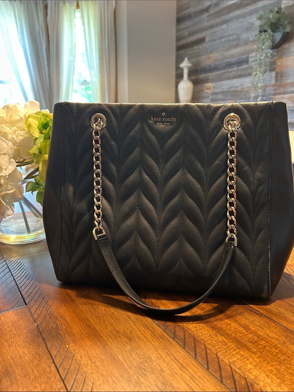 Immaculate Kate Spade Quilted Black Leather Shoulder Bag with Chain Straps
